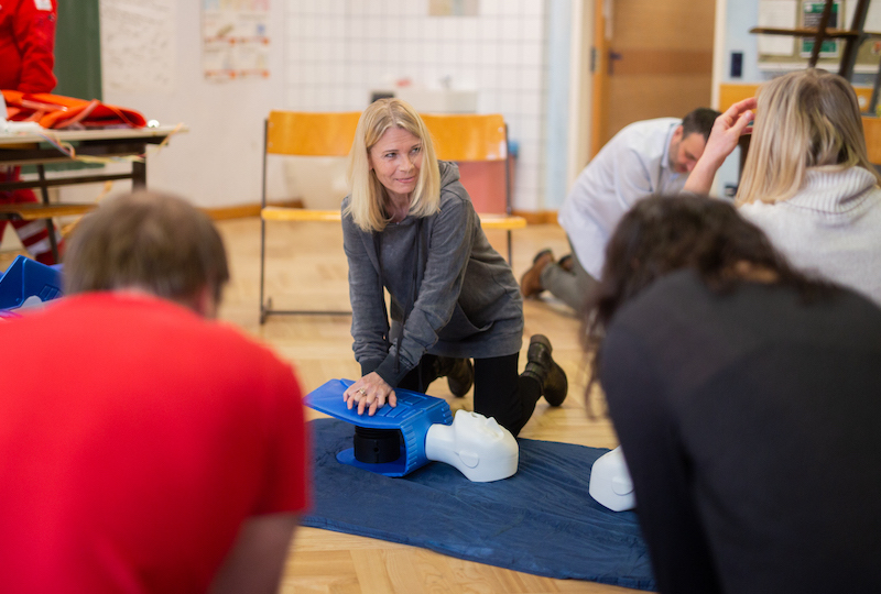 30:2? Erste Hilfe Kurs für 100 